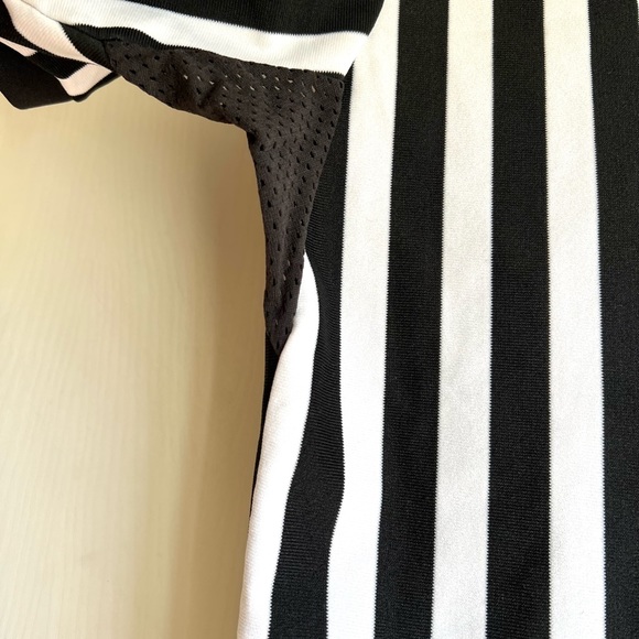 Cute top - Picture 3 of 4